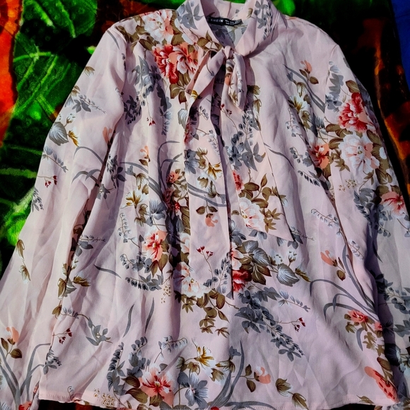 SHEIN Tops - Doesn't fit